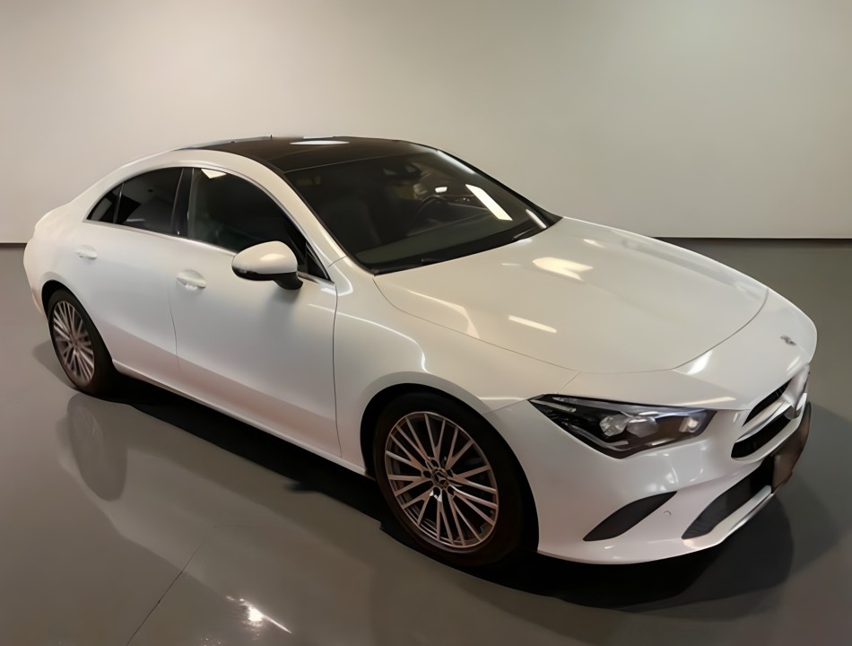 Mercedes-Benz CLA 180 d (1)