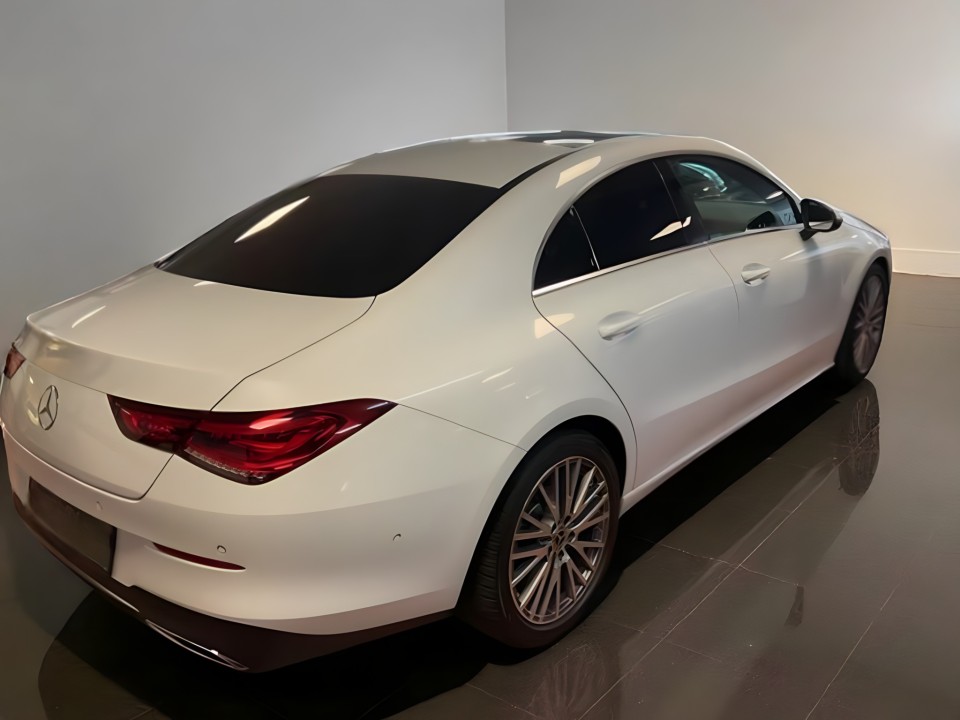 Mercedes-Benz CLA 180 d (2)