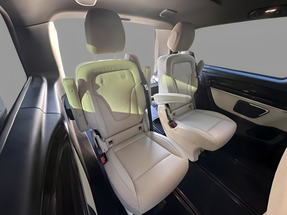 Mercedes-Benz V 300 d Extralang 4Matic 9G-TRONIC AMG Line - foto 10