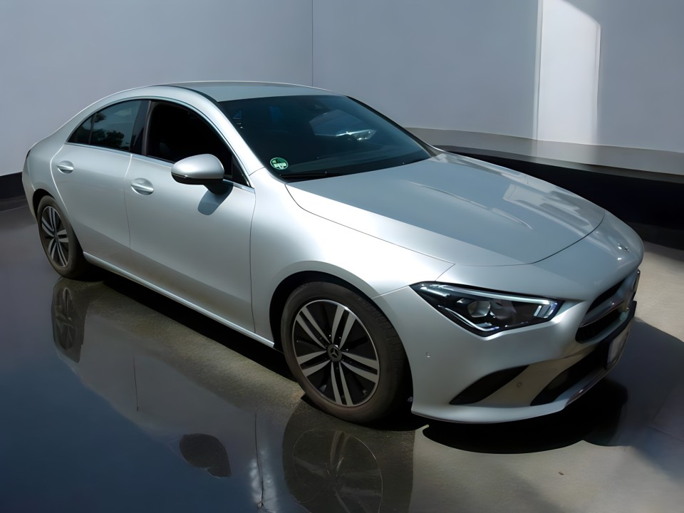 Mercedes-Benz CLA 180 d (1)