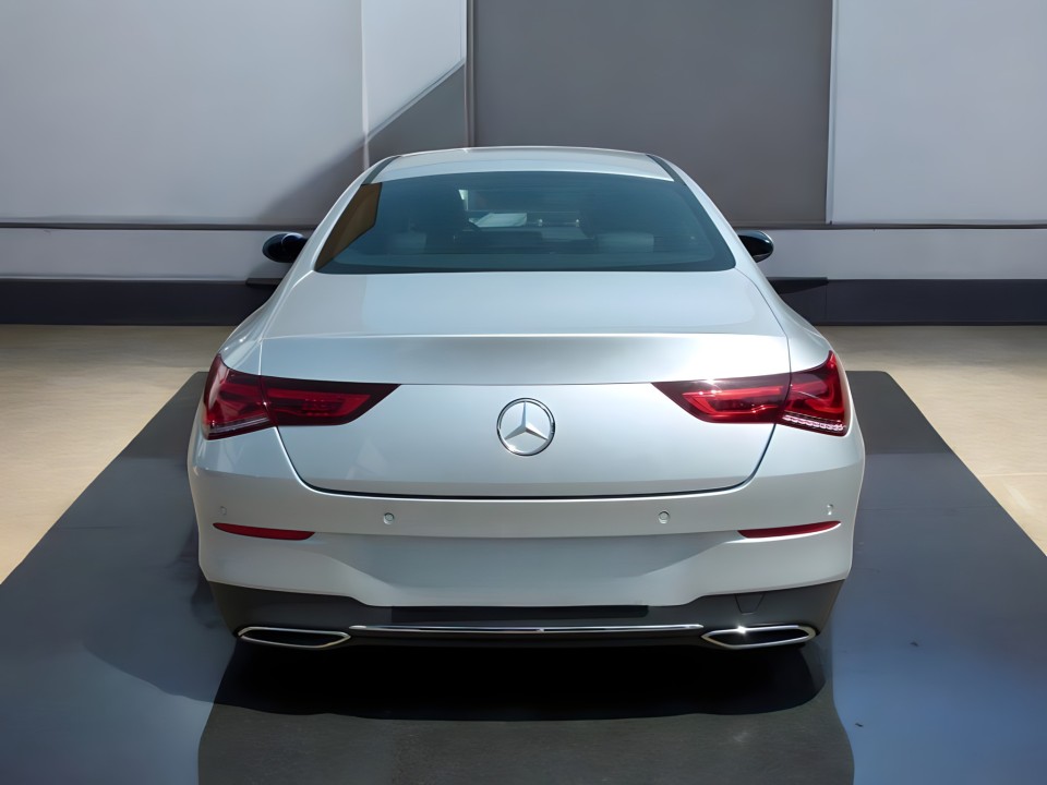 Mercedes-Benz CLA 180 d (4)