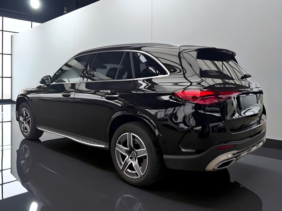 Mercedes-Benz GLC 300e 4MATIC AMG (3)