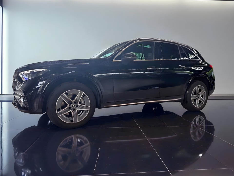 Mercedes-Benz GLC 300e 4MATIC AMG (4)