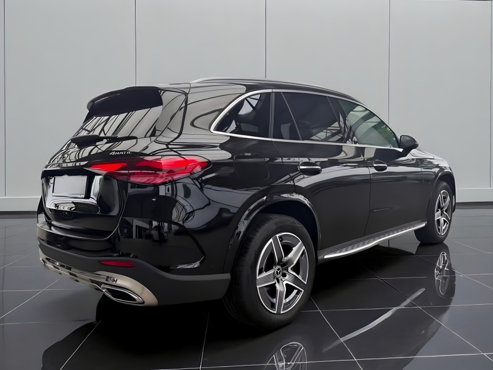 Mercedes-Benz GLC 300e 4MATIC AMG (2)