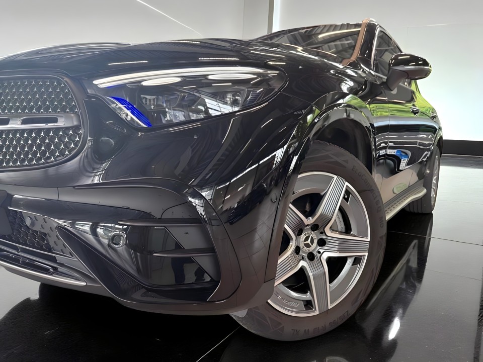 Mercedes-Benz GLC 300e 4MATIC AMG (5)