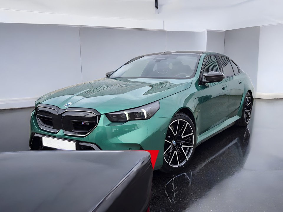 BMW Seria 5 M5 xDrive (4)