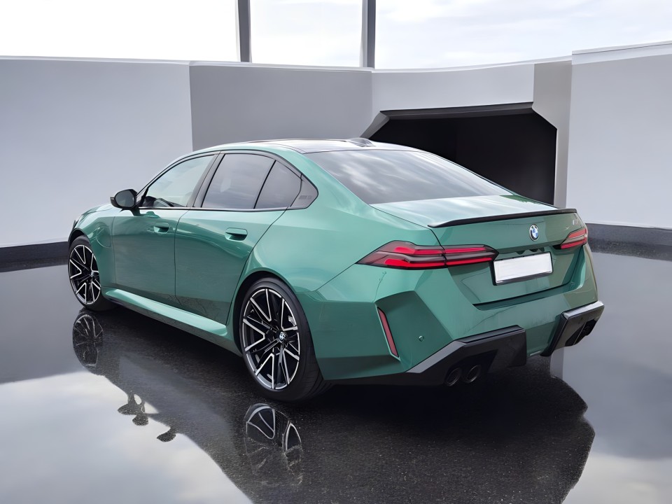 BMW Seria 5 M5 xDrive (3)