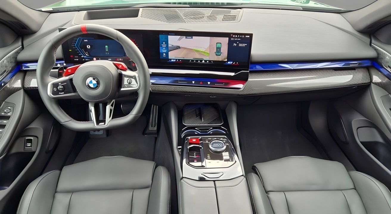 BMW Seria 5 M5 xDrive (5)