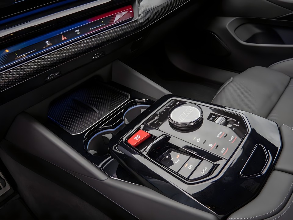 BMW Seria 5 M5 xDrive - foto 14