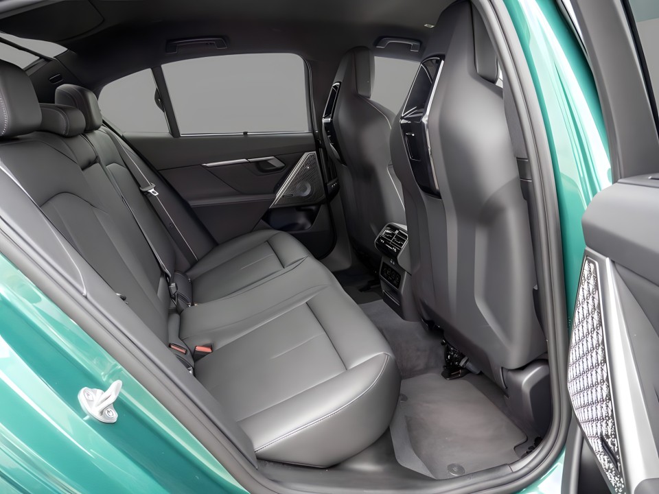 BMW Seria 5 M5 xDrive - foto 8