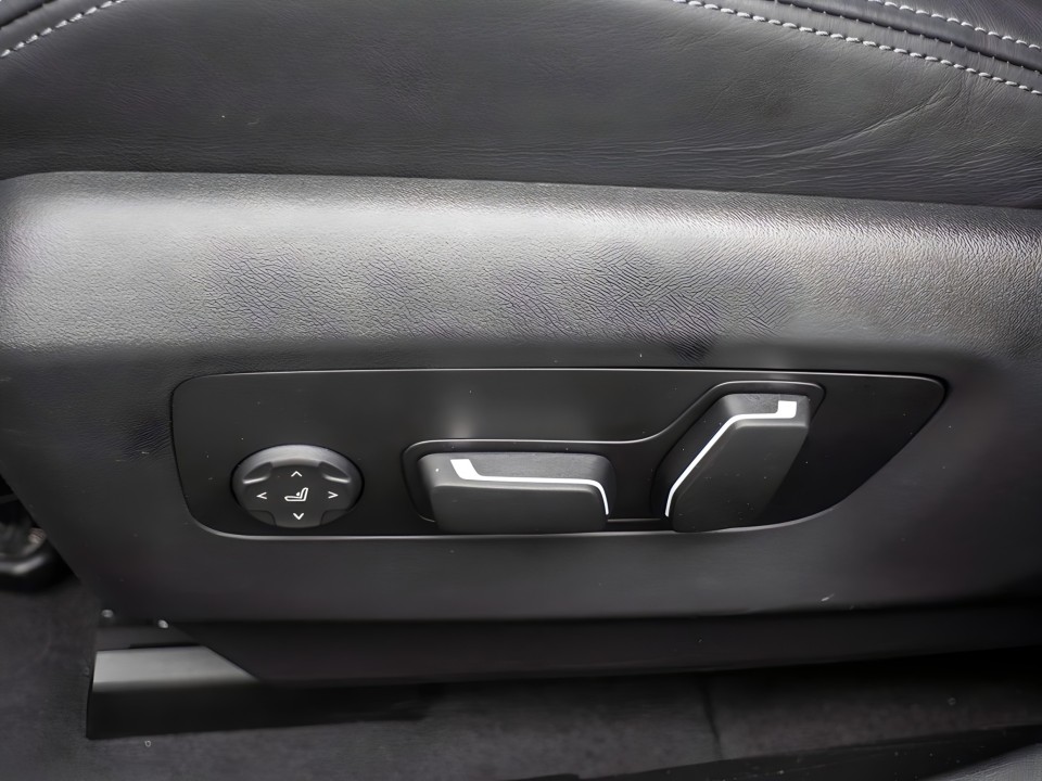 BMW Seria 5 M5 xDrive - foto 17