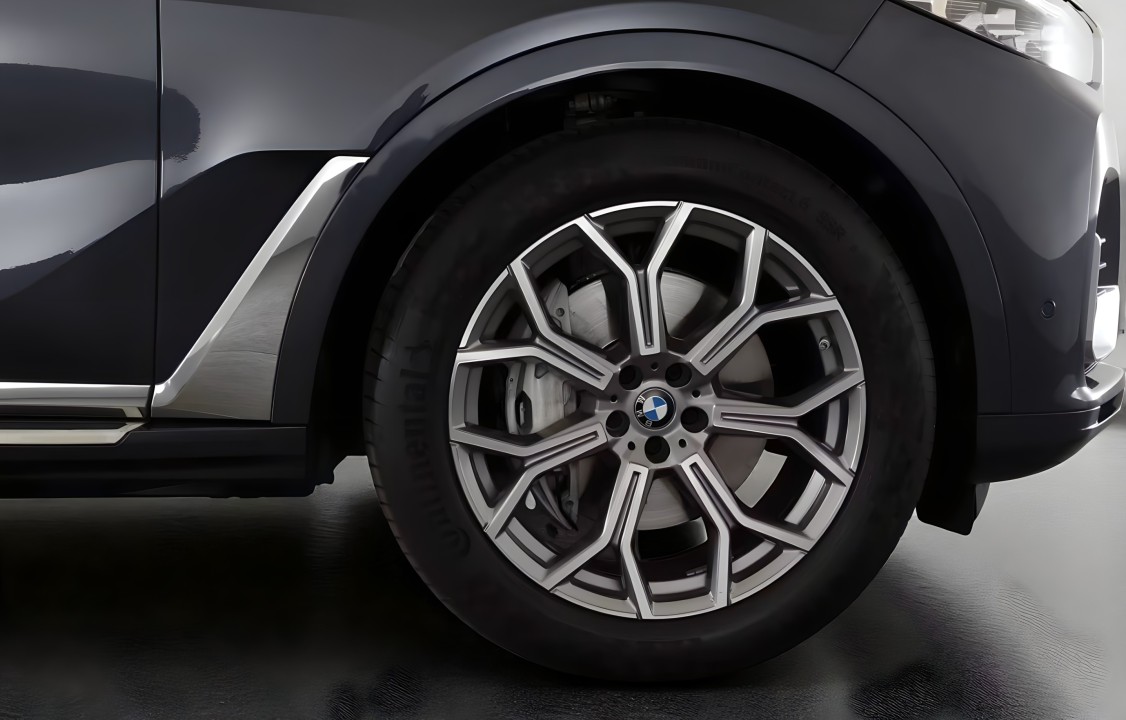 BMW X7 xDrive40i - foto 12