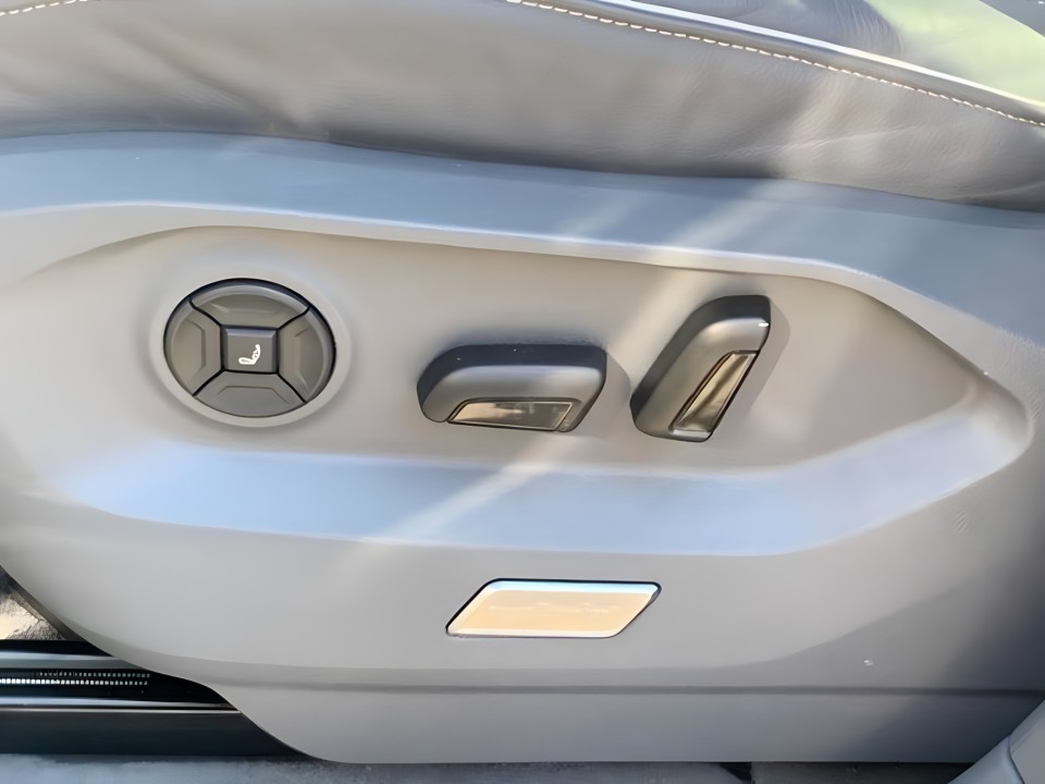 Volkswagen Touareg V6 TDI Elegance - foto 23