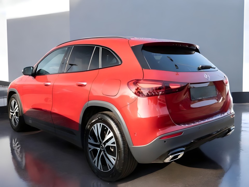 Mercedes-Benz GLA 180 AMG Line (3)