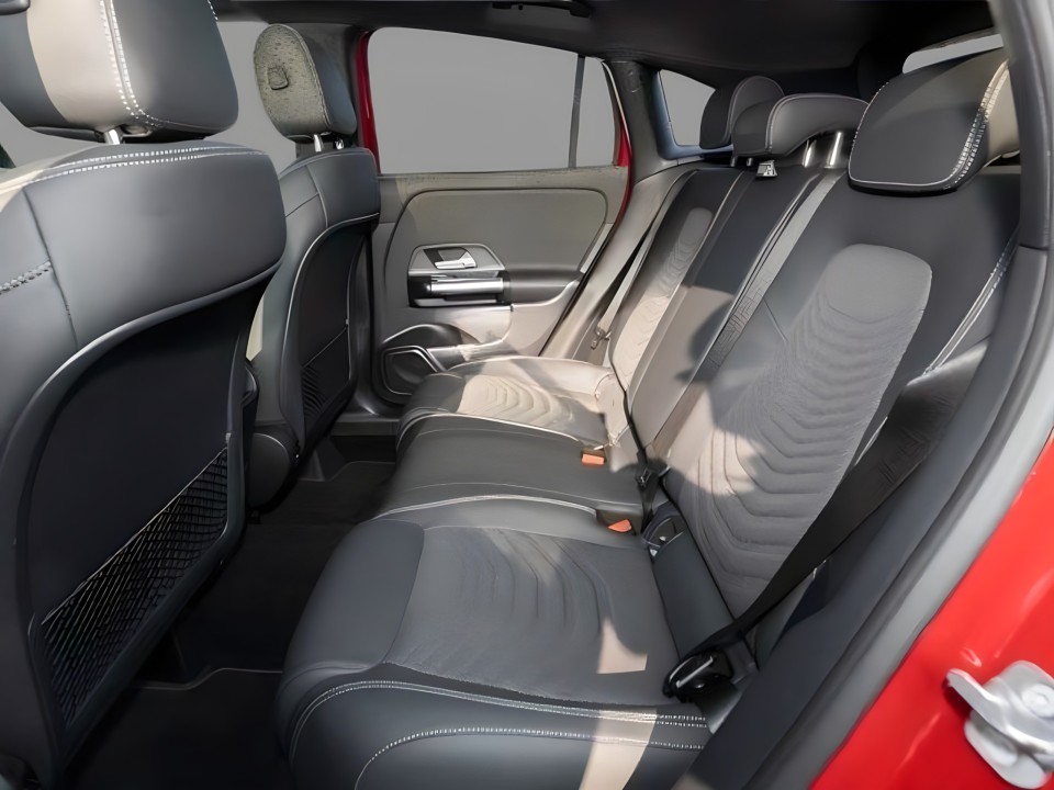 Mercedes-Benz GLA 180 AMG Line (5)