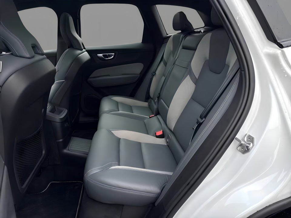 Volvo XC 60 T8 R-Design Recharge - foto 11