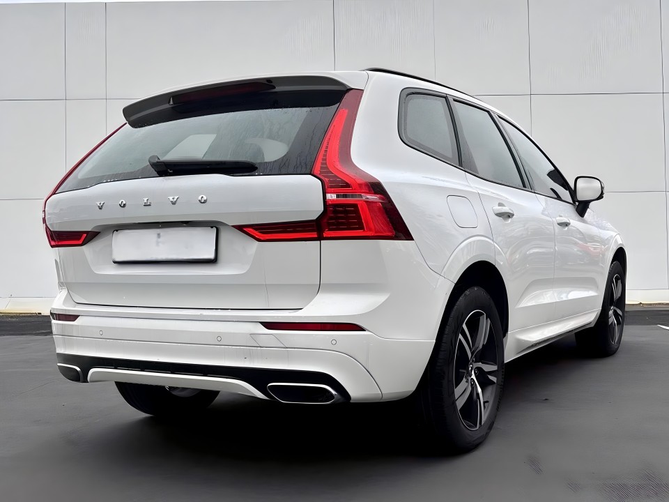Volvo XC 60 T8 R-Design Recharge (2)