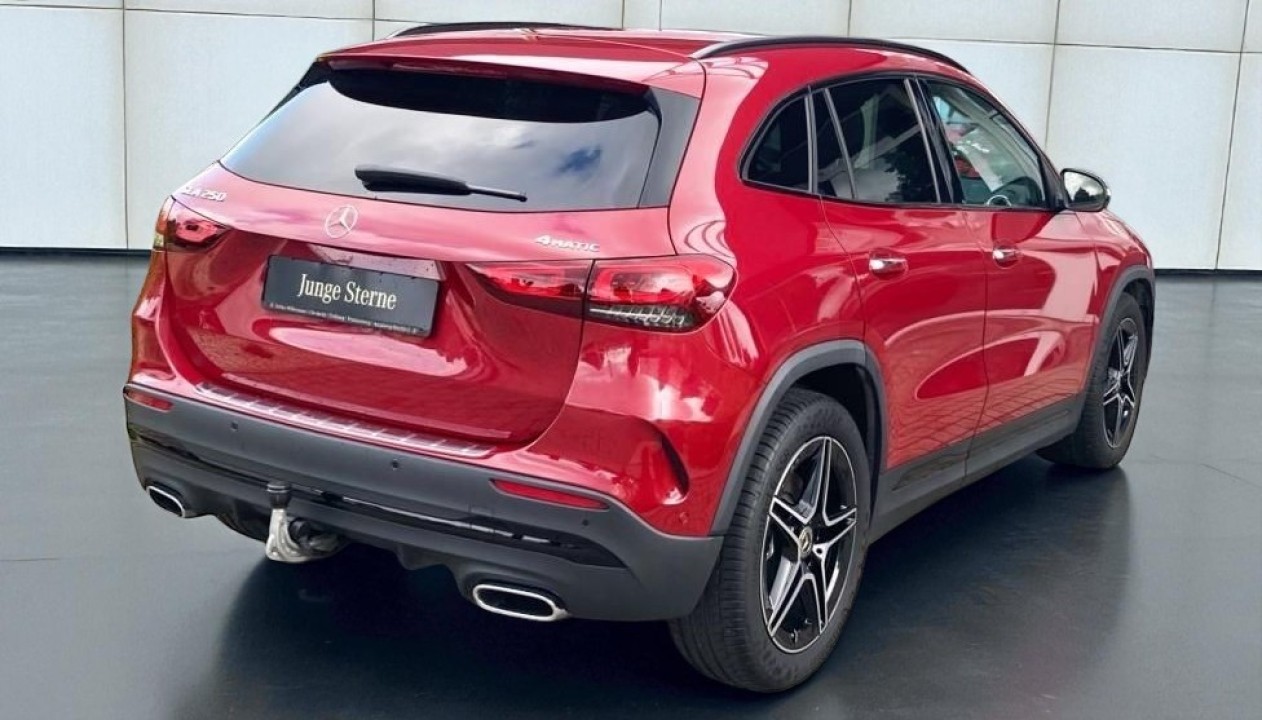 Mercedes-Benz GLA 250 4MATIC AMG Line (3)