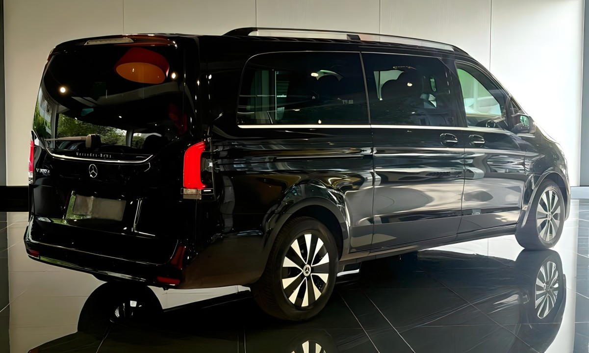 Mercedes-Benz V 300d Avantgarde Extralong (4)