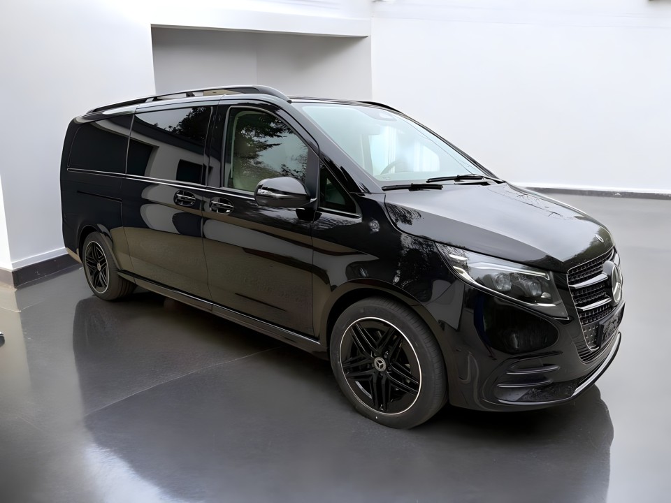 Mercedes-Benz V 300d 4MATIC Extralong AMG Line (2)