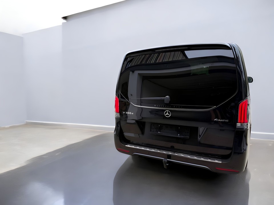 Mercedes-Benz V 300d 4MATIC Extralong AMG Line (4)