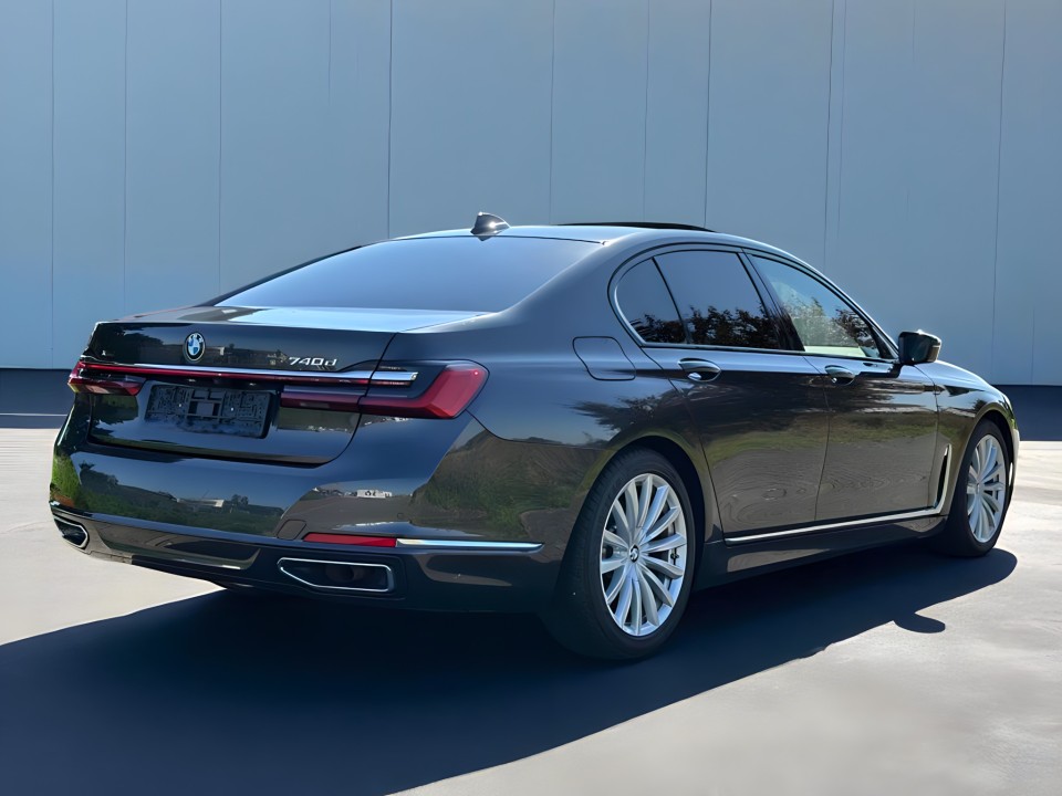 BMW Seria 7 740d xDrive (2)