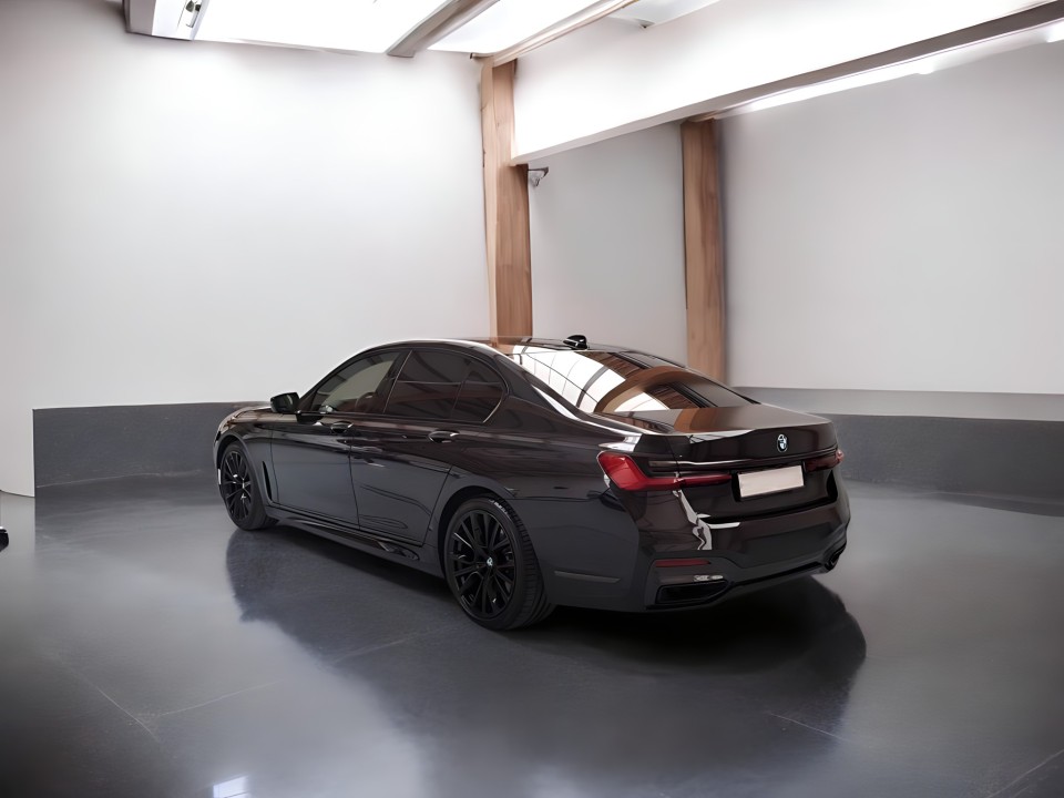 BMW Seria 7 730d xDrive M-Sport (4)