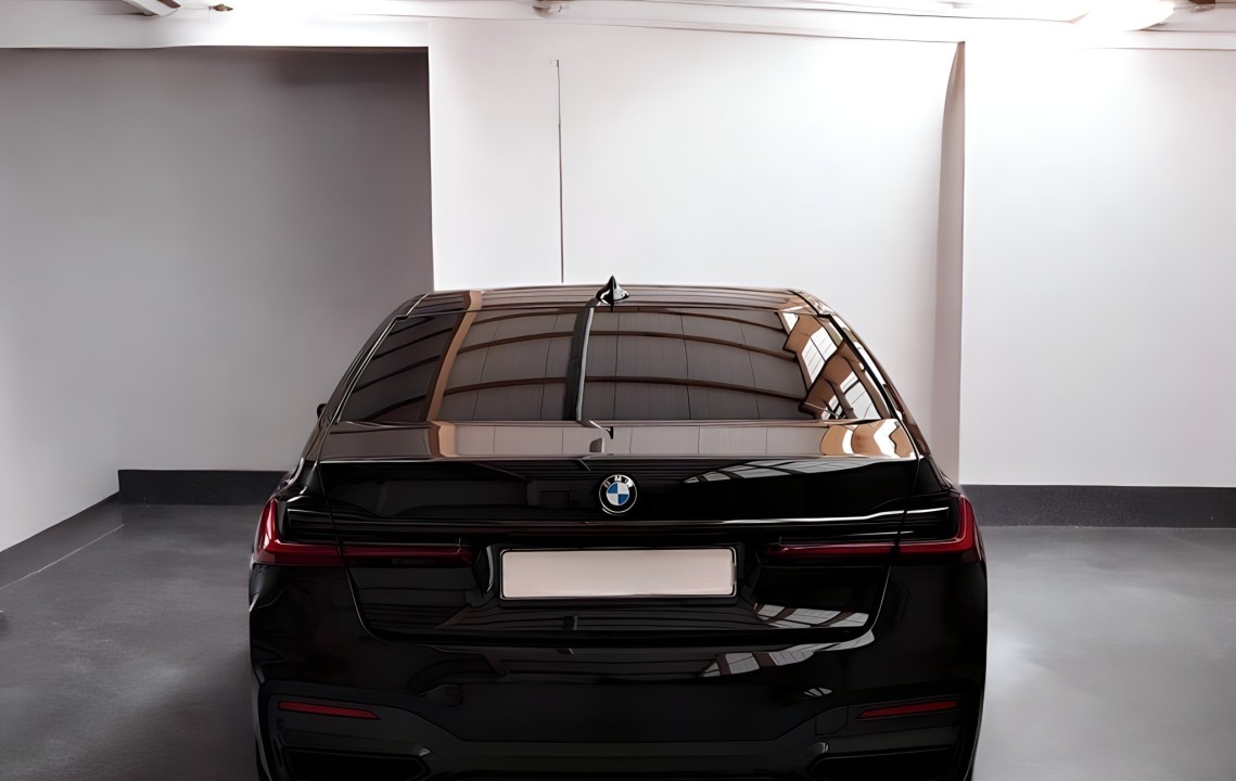 BMW Seria 7 730d xDrive M-Sport (5)