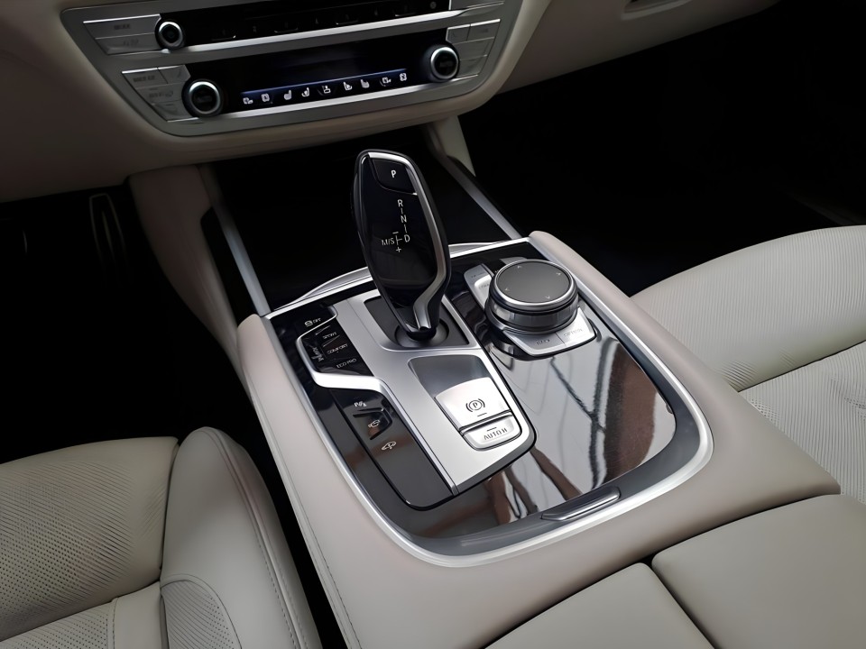 BMW Seria 7 730d xDrive M-Sport - foto 11