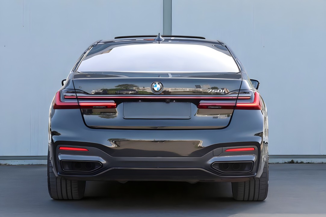 BMW Seria 7 750 i xDrive M Sport (4)