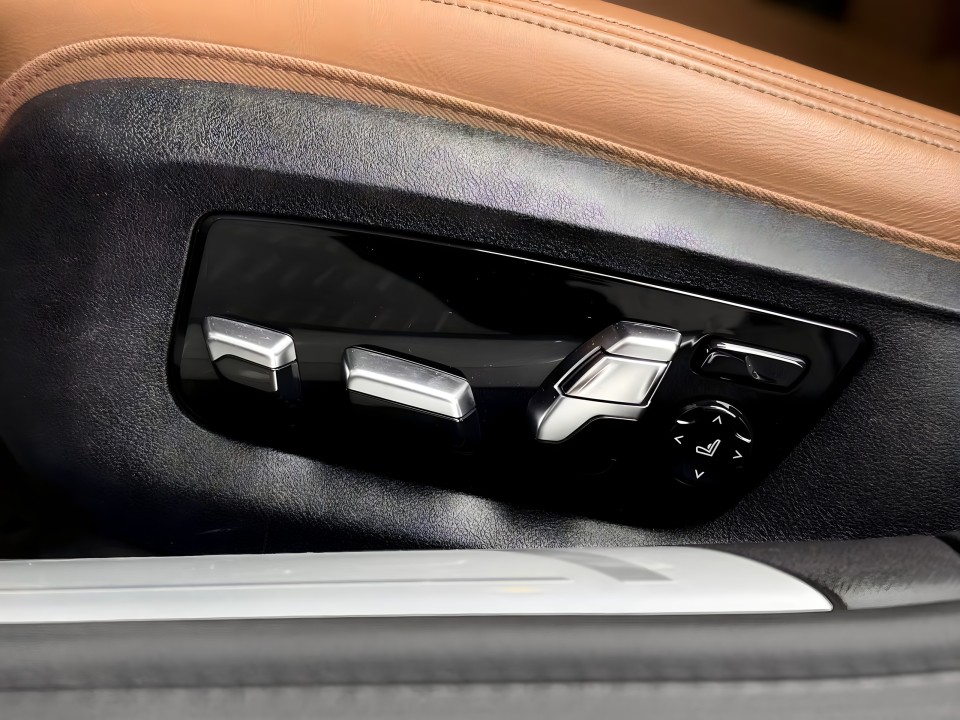 BMW Seria 7 745e - foto 20