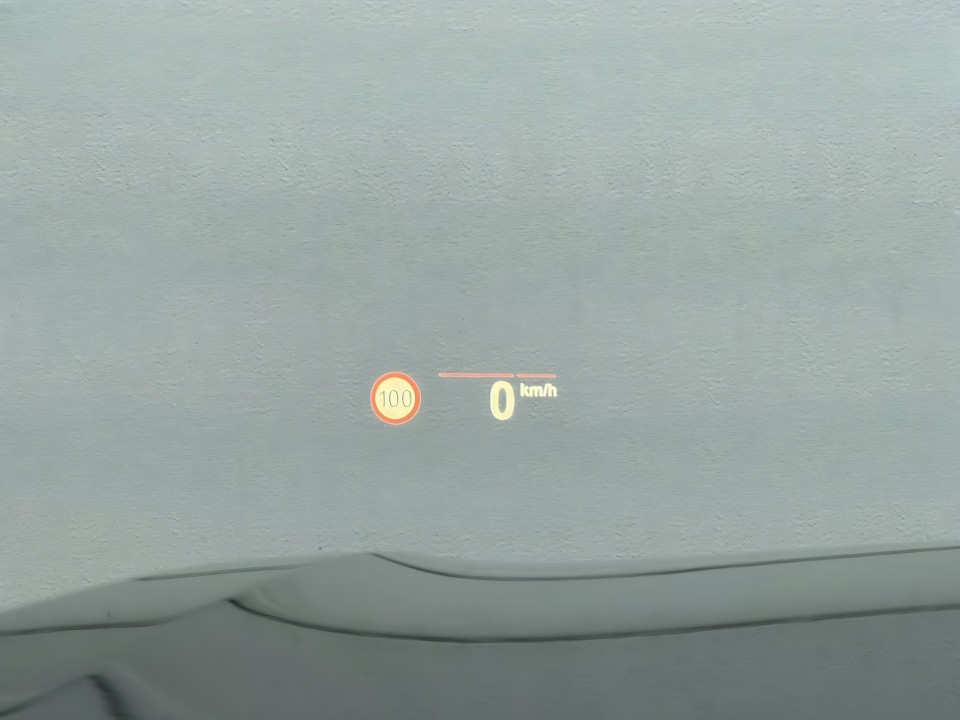 BMW Seria 7 745e - foto 15