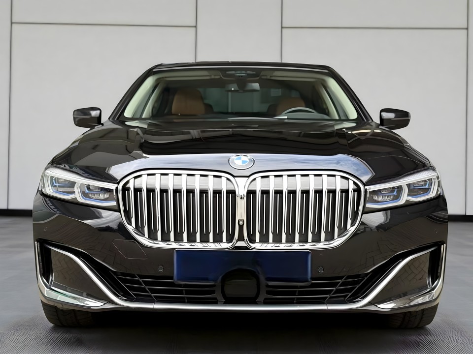 BMW Seria 7 745e - foto 6