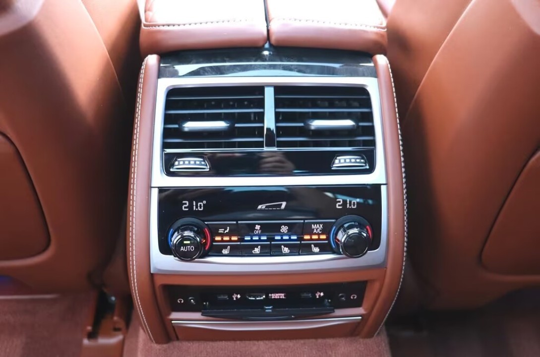 BMW Seria 7 740Ld xDrive - foto 16