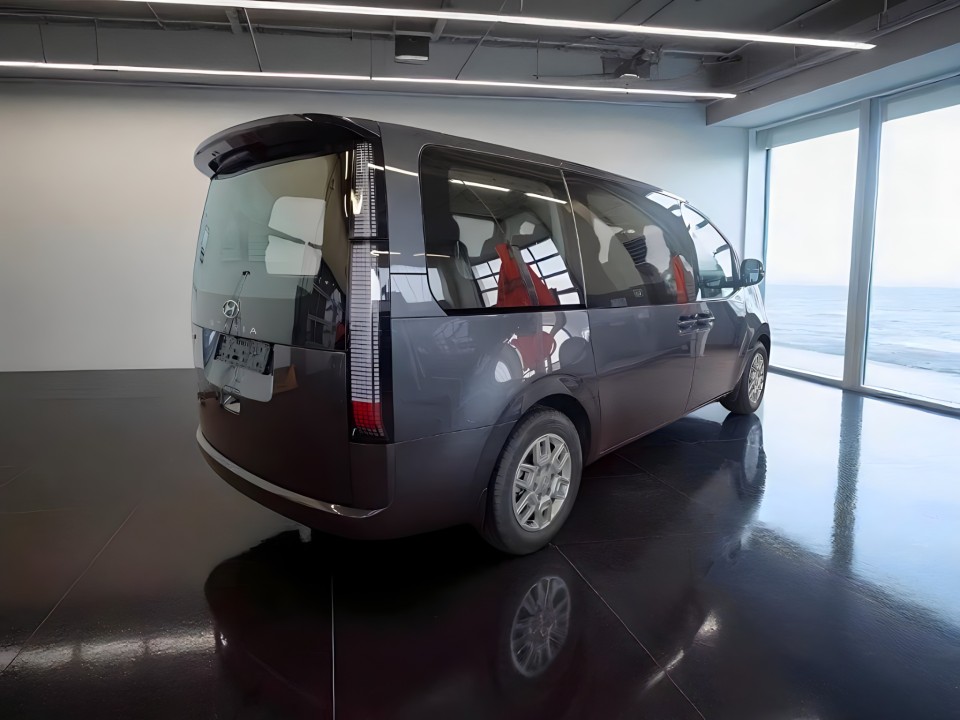 Hyundai Staria (2)
