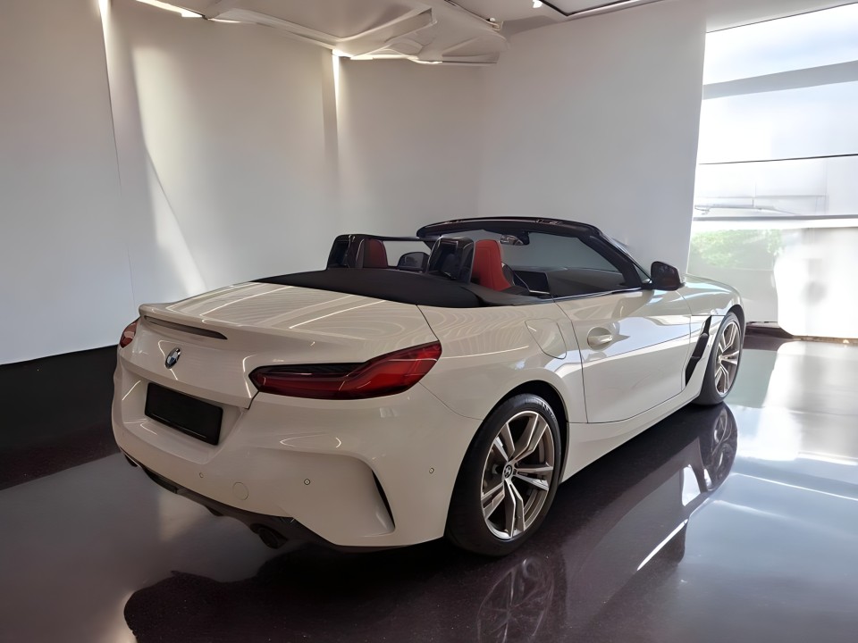 BMW Z4 sDrive20i M-Sport (2)