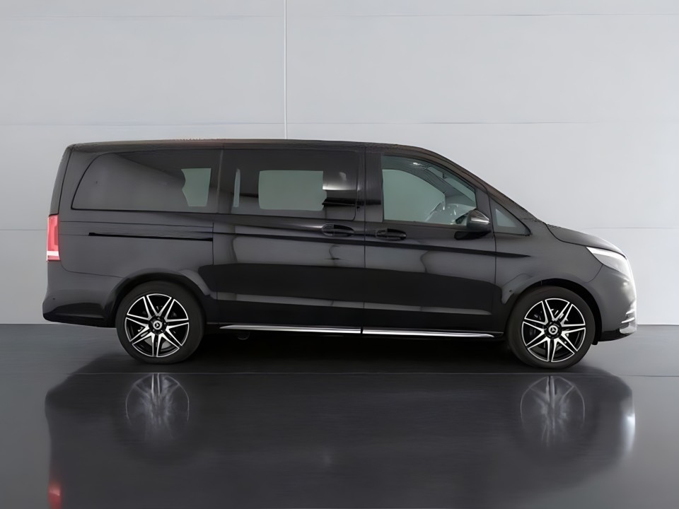 Mercedes-Benz V 300d 4MATIC AMG (3)
