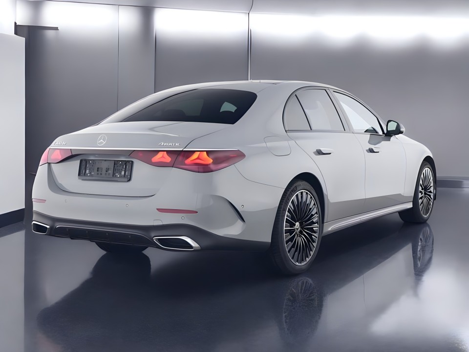 Mercedes-Benz E 300de 4MATIC AMG (2)