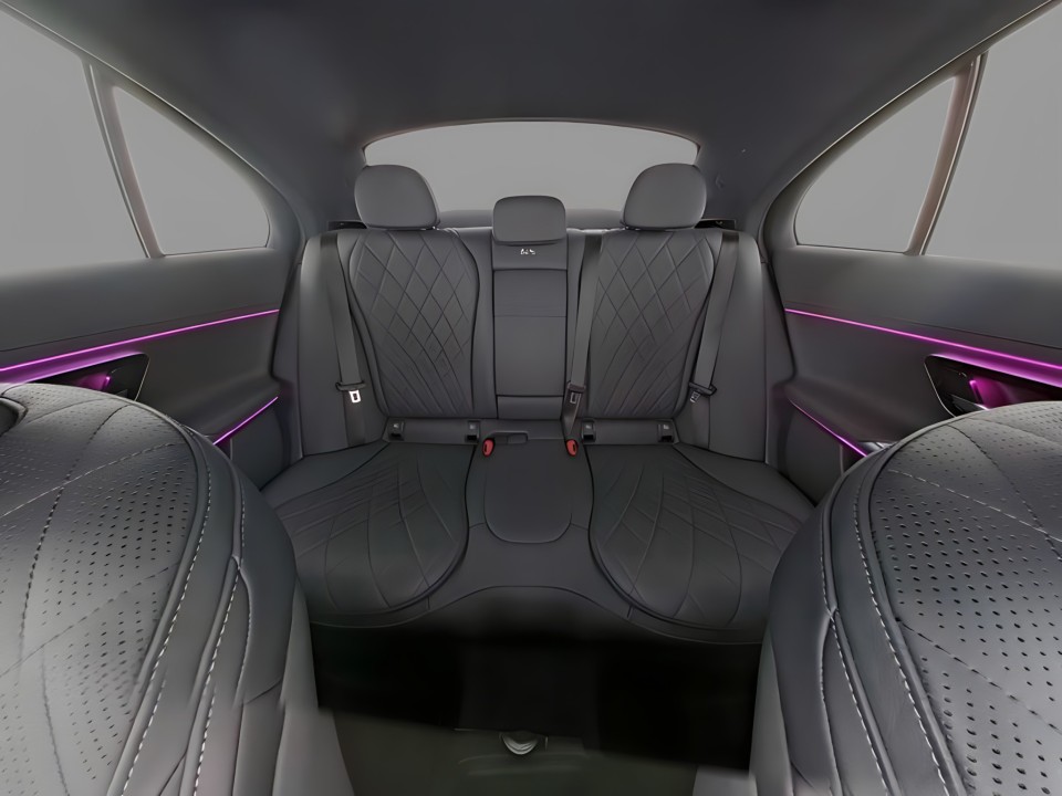 Mercedes-Benz E 300de 4MATIC AMG (4)