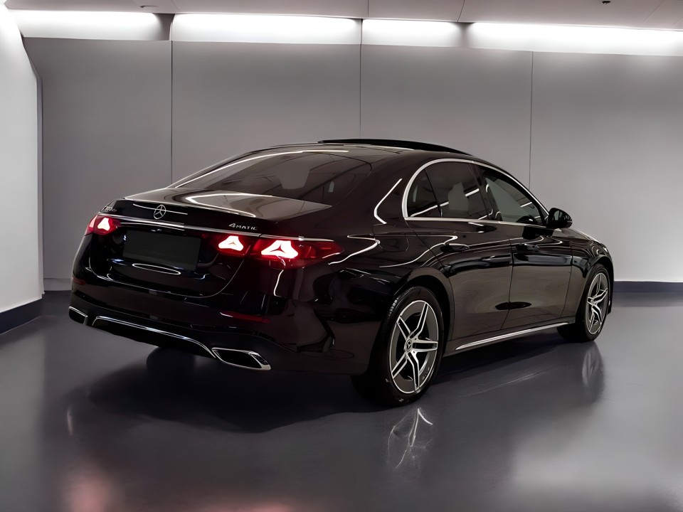 Mercedes-Benz E 300de 4MATIC AMG (2)