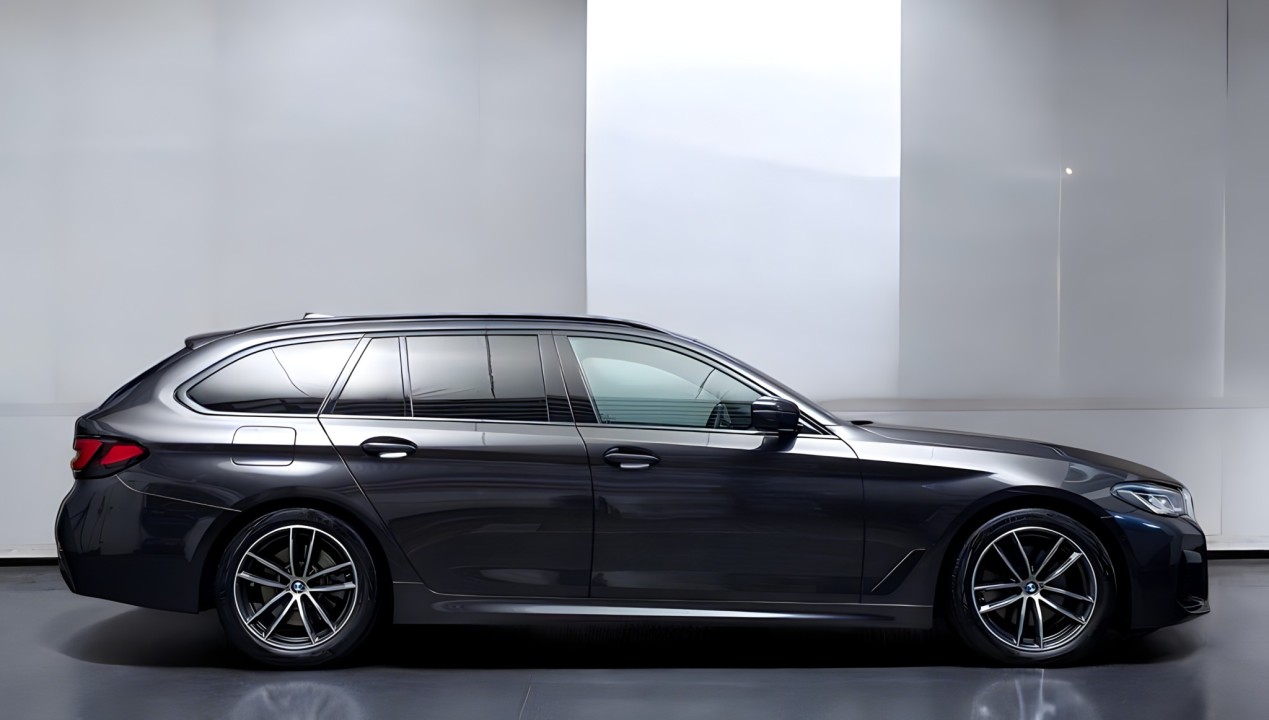 BMW Seria 5 520d M-Sport (2)