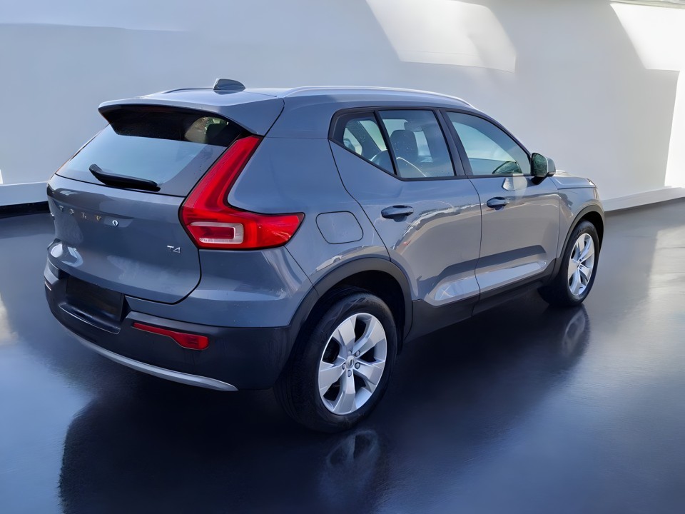 Volvo XC 40 T4 Momentum Pro (2)