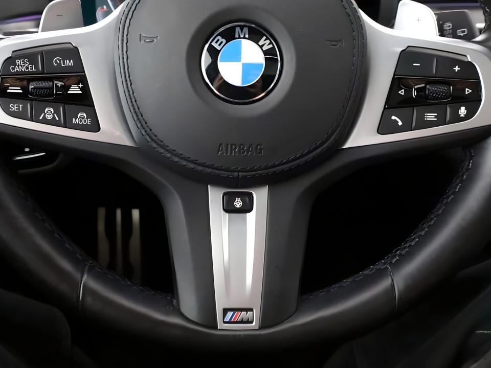BMW Seria 5 520d M-Sport - foto 11