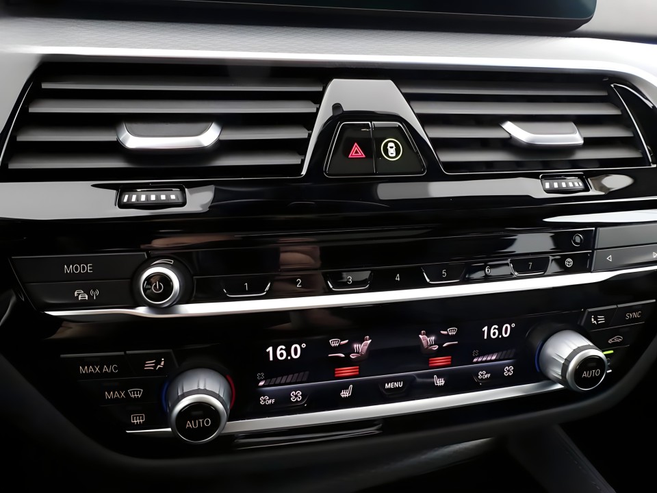 BMW Seria 5 520d M-Sport - foto 14