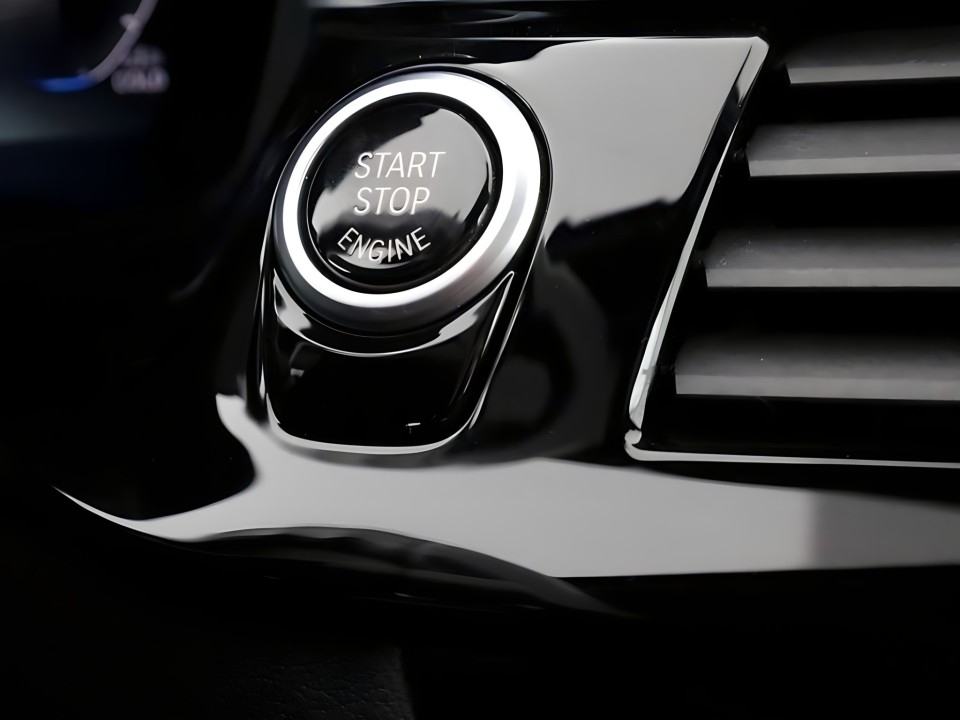 BMW Seria 5 520d M-Sport - foto 12