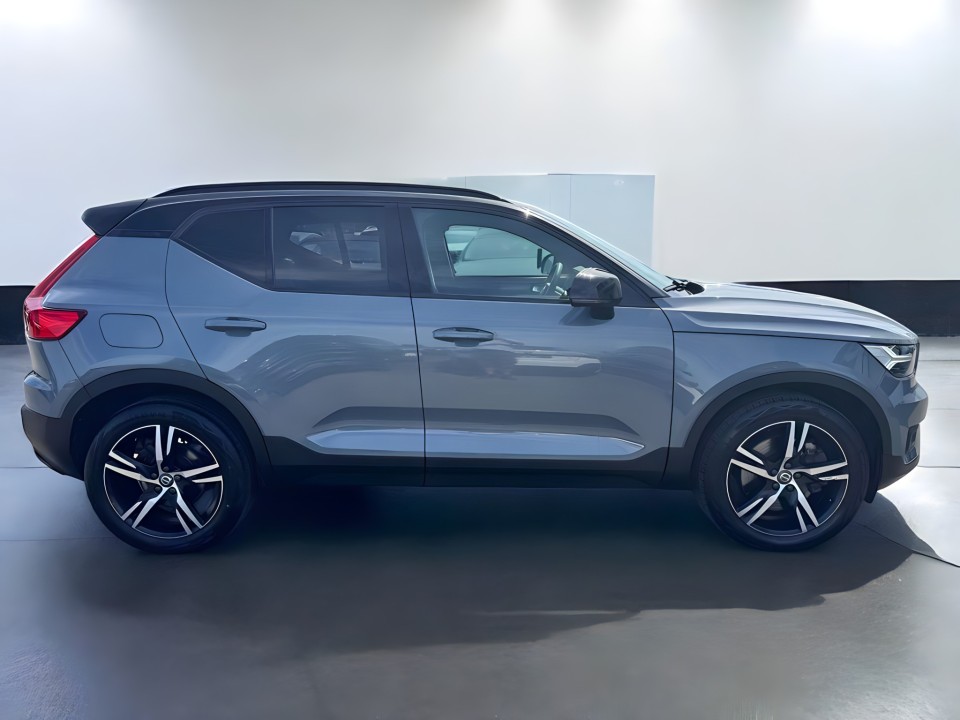 Volvo XC 40 T5 Recharge PHEV R Design (2)