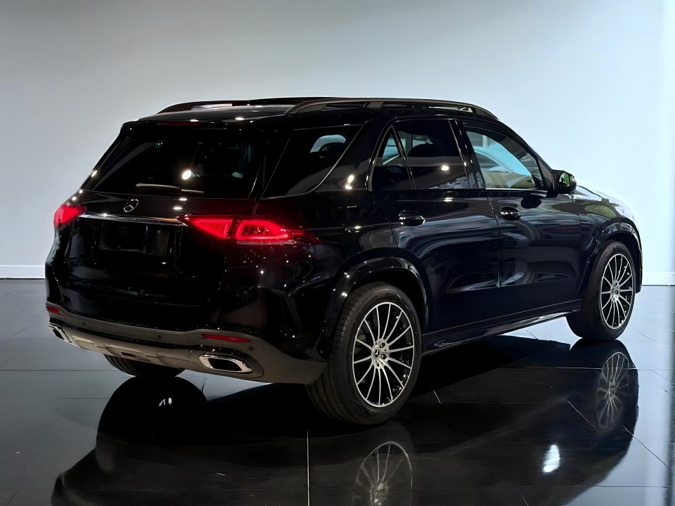 Mercedes-Benz GLE 400d 4MATIC AMG (2)
