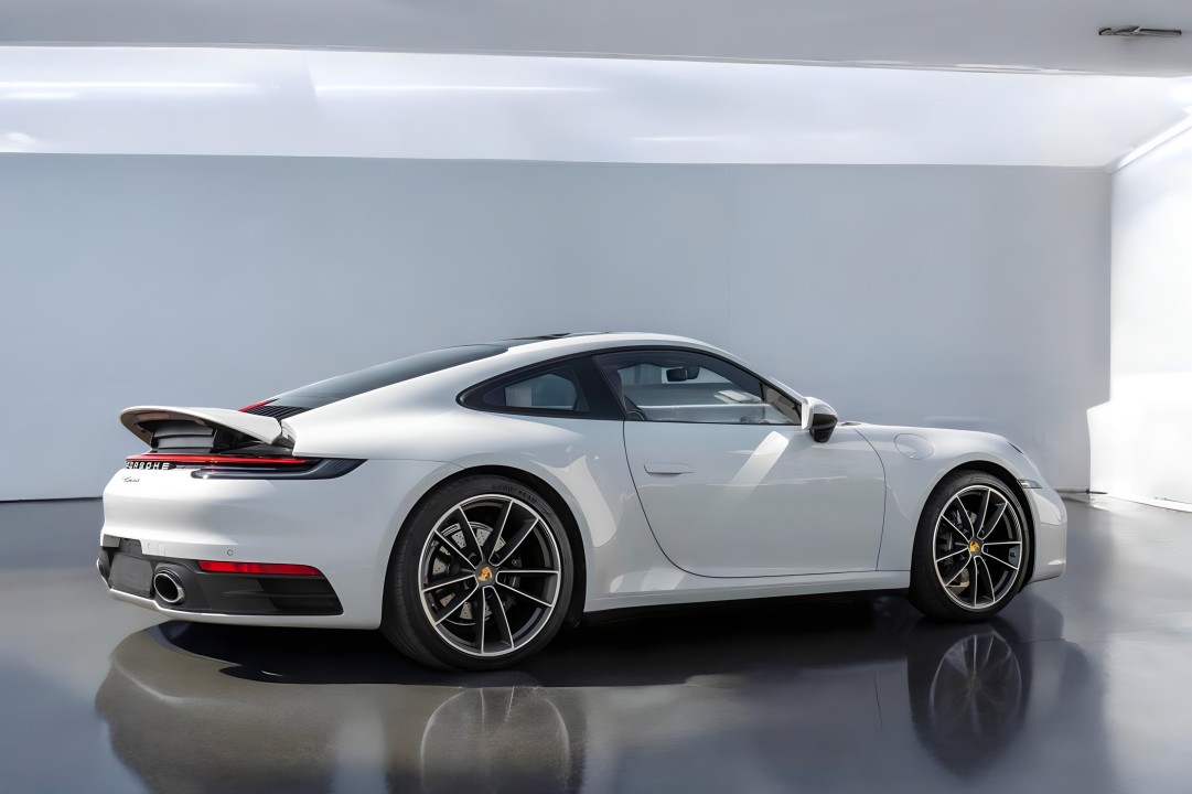 Porsche 911 Carrera (2)