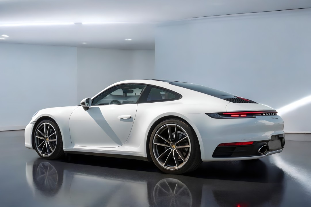 Porsche 911 Carrera (4)