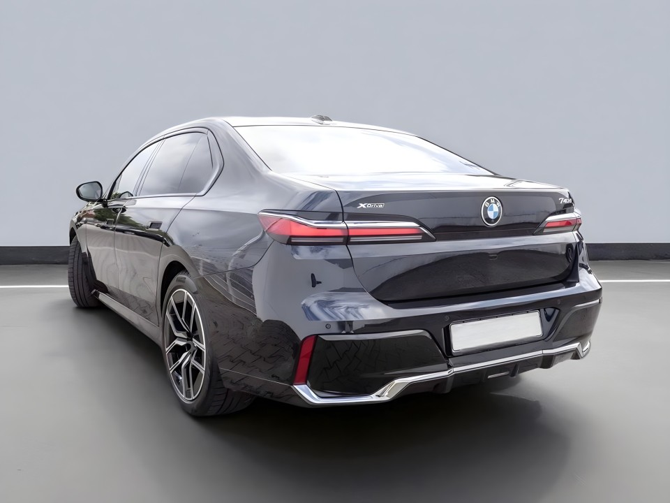 BMW Seria 7 740d xDrive M-Sport (3)